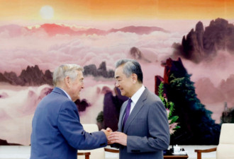 王毅见哈佛大学教授艾利森