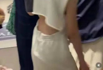 孙莉带女儿现身阿那亚，多多穿露背裙比妈妈成熟，妹妹素颜很文艺