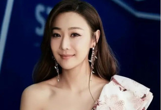 TVB前女星比基尼庆生，与闺蜜海上派对大秀身材