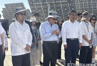 马英九在敦煌“狂写笔记”
