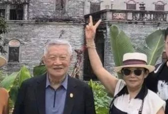 87岁李昌钰到广东游玩，和老婆蒋霞萍一起摘黄皮