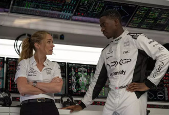 《F1：狂飙飞车》里61岁的皮特，帅到掉渣！