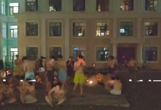 “冰城”哈尔滨罕见高温 大学生赤膊乘凉