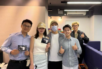 周星驰63岁生日忙拍戏 蛋糕小成这样