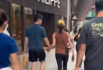 杨采钰挺孕肚出街 手挽男子举止亲密
