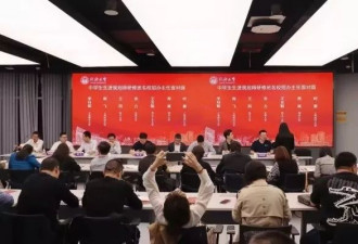 县城里的“人生规划师”：家长万元求“稳”填志愿