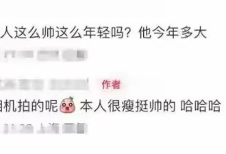 42岁大张伟机场吃面嫩得像大学生，老婆却被嘲‘像母子’？