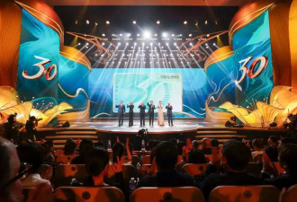 第30届白玉兰：视帝靳东，视后宋佳，时代温度与文化厚度