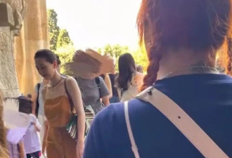高圆圆和女儿巴塞罗那度假，Rhea身高抢镜，女神状态依旧巅峰！