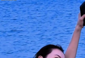 高圆圆和女儿巴塞罗那度假，Rhea身高抢镜，女神状态依旧巅峰！