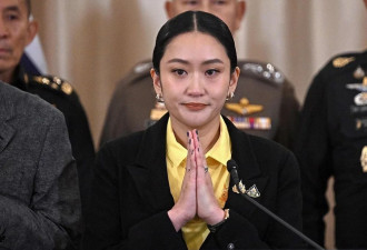 佩通坦“通话门”事件发酵，数千人在曼谷示威...