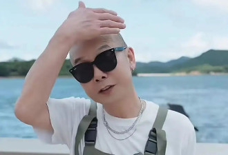 香港知名男星突然剃光头,和妻子十年没有夫妻生活