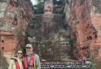 刘青云夫妇与TVB三届视帝夫妇同游峨眉山恩爱如初