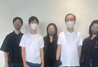 伏明霞70岁丈夫当上董事长 19岁女儿亭亭玉立