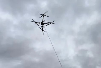 贵州榕江洪水，无人机空投2000份盒饭....
