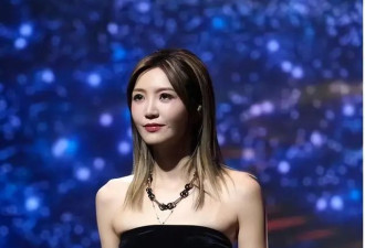 TVB女歌手演唱会穿着大胆，被指卖弄性感....