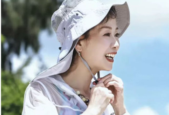 62岁叶童穿泳衣搭配透明外套,这状态谁不说一声服