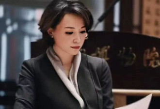 51岁董卿眼睛出状况，疑做手术改善