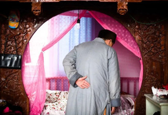 "和尚爸爸"涉嫌诈骗事件调查:一面救助，一面敛财