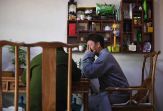 "和尚爸爸"涉嫌诈骗事件调查:一面救助，一面敛财
