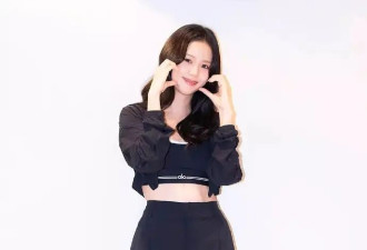 金智秀alo线下活动美疯了！黑白撞色抹胸搭阔腿裤、短外套真养眼