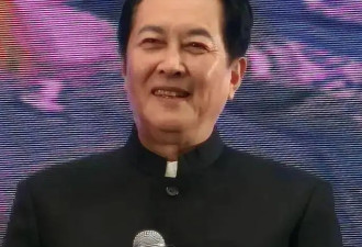 唐国强两段婚姻惊人对比：前妻除夕夜自杀，藏族娇妻为他退出演艺圈