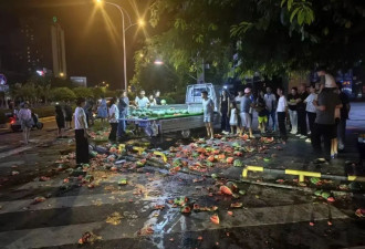醉汉“大闹瓜摊”！摔碎上千斤西瓜 辱骂警察 已被刑拘