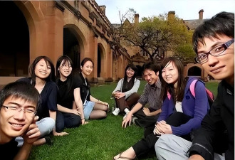 中国留学生，有家不敢回？