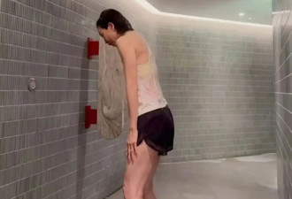 TVB前知名女星晒冲凉视频，如今四肢纤细成皮包骨