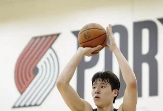 杨瀚森首秀对阵勇士，与格林对决