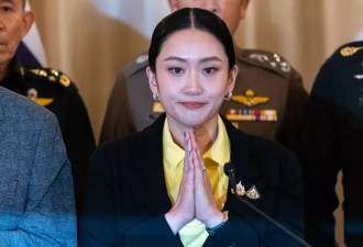 网红女总理一声“叔叔”引爆政坛！对方直播爆黑料