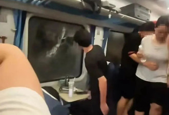 金华火车砸玻璃事件，黑衣男子是当下最稀缺的人