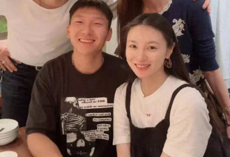 林志玲和家人现身新加坡，和3岁儿子关系亲密
