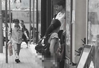 香港马尾妹当街脱裤大便