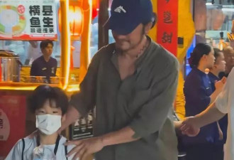 吴京一家人现身南宁烧烤店，穿着不修边幅