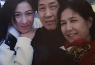 惊喜！钟嘉欣与姐姐旅行罕公开姐妹合照...