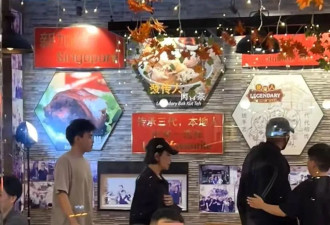 刘嘉玲带爱侄和周润发聚餐，刘嘉玲素颜年轻20岁