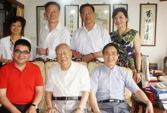 他高调捐款20亿后“消失”，如今早已换了副面孔！