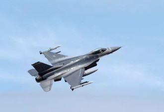 飞机误闯川普高球俱乐部空域 F-16升空拦截