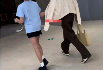 孙俪一家韩国看BP演唱会，小花被晒黑好多，邓超给女儿背包好可爱
