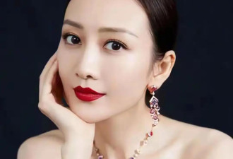 王鸥 43 岁身材封神！渐变礼裙秀曼妙曲线，美回23 岁少女！