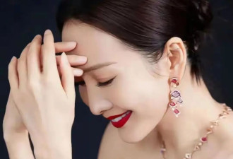 王鸥 43 岁身材封神！渐变礼裙秀曼妙曲线，美回23 岁少女！