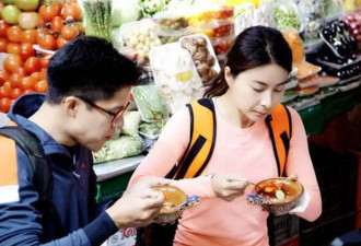 郭晶晶访港照片曝光，美得让人挪不开眼，霍启刚成小迷弟有原因的