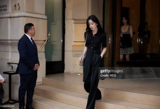 刘诗诗亮相巴黎时装周，网友：G社是刘诗诗站姐吧？