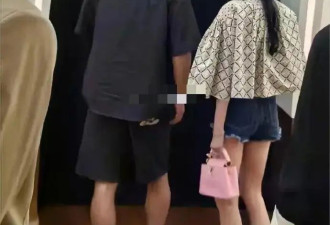 范志毅带小17岁娇妻看展，被误认“父女”，爱情跨越年龄成焦点