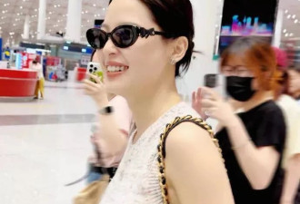辛芷蕾出发巴黎高定周微笑妩媚！昔日她又纯又欲性感火辣