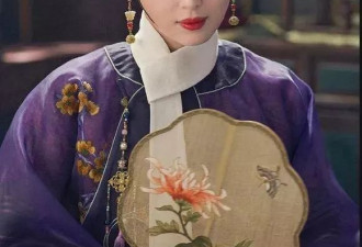 辛芷蕾出发巴黎高定周微笑妩媚！昔日她又纯又欲性感火辣