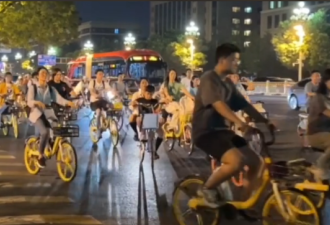 北京长安街突现夜骑潮