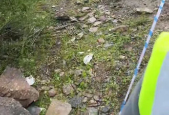 阿坝一车辆坠河致2人遇难5人失联，亲属：后车目击全程