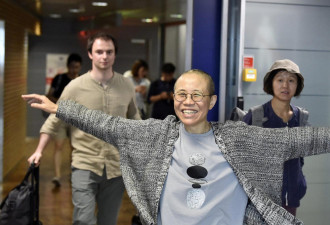 走出刘晓波光环：刘霞诗集《风中诗魂》法文版出版